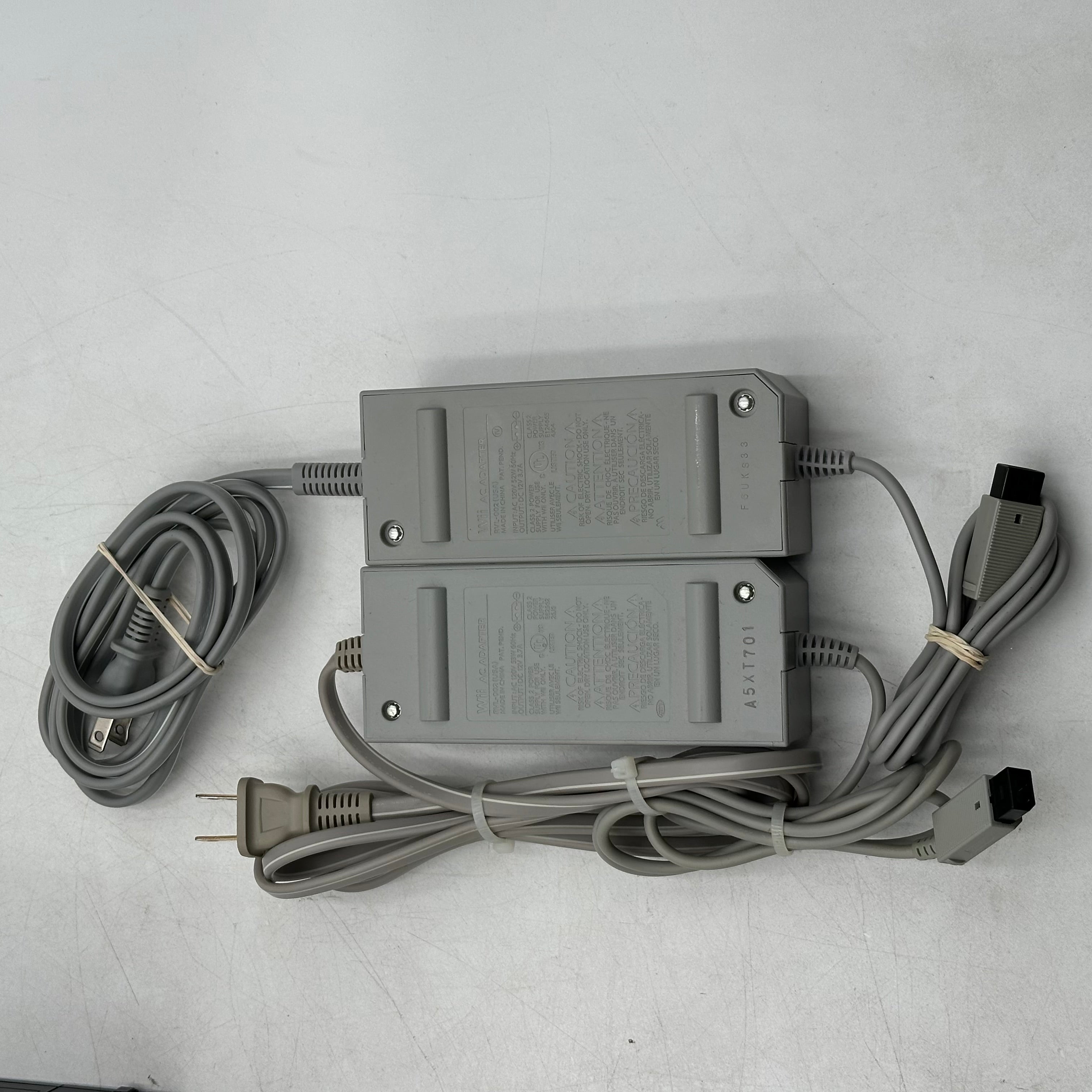 Nintendo Wii RVL-101/Wii RVL-001 4 System Console Black/White Video Game System
