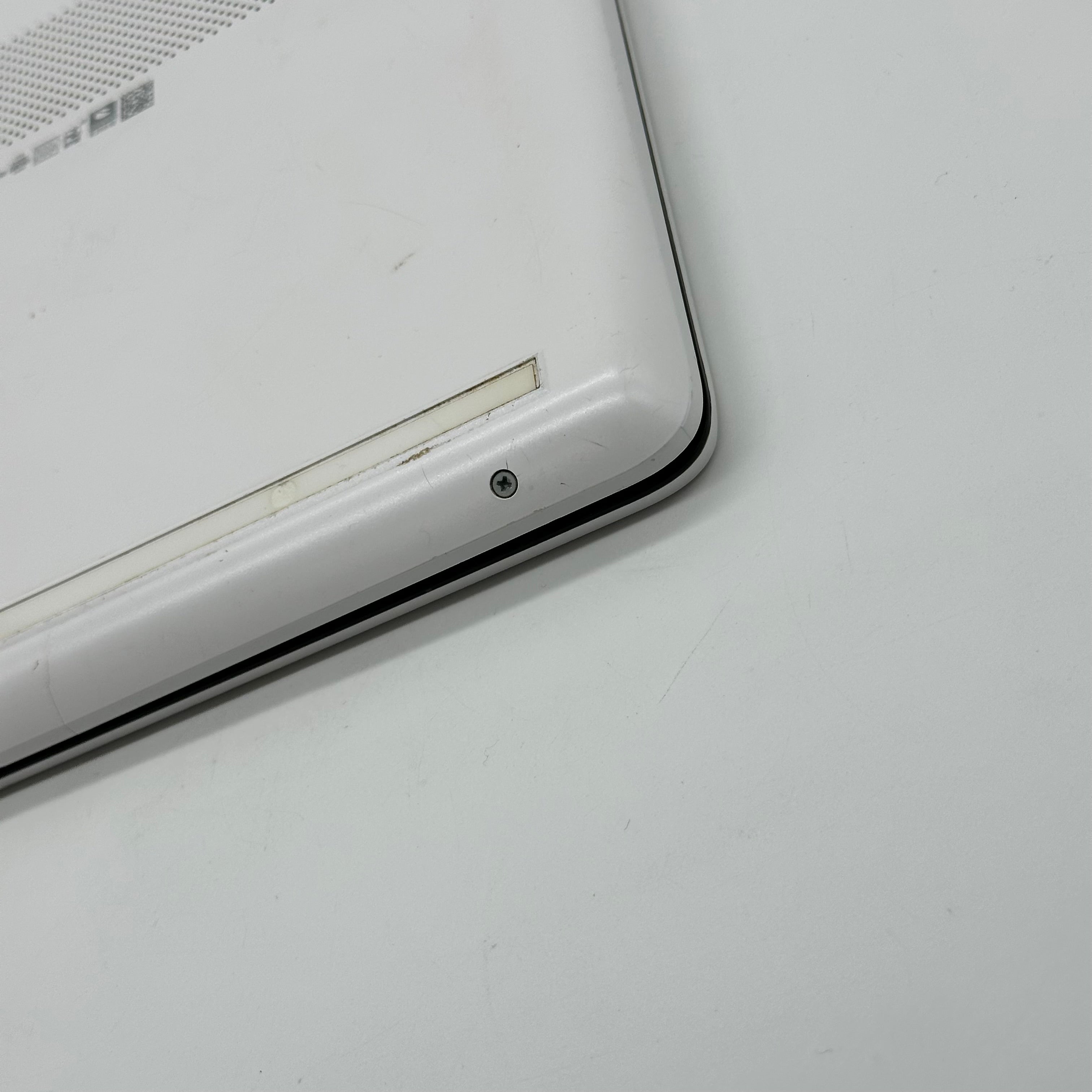 Broken HP 14-dq0052dx 14-inch Intel Celeron N4120 4GB 64GB White